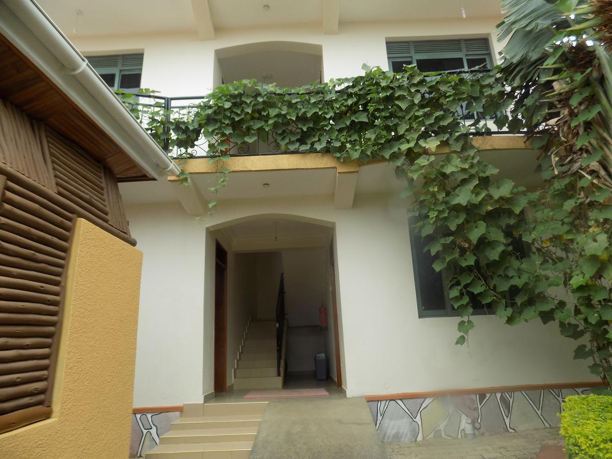 Rhino Motel Mbarara Esterno foto